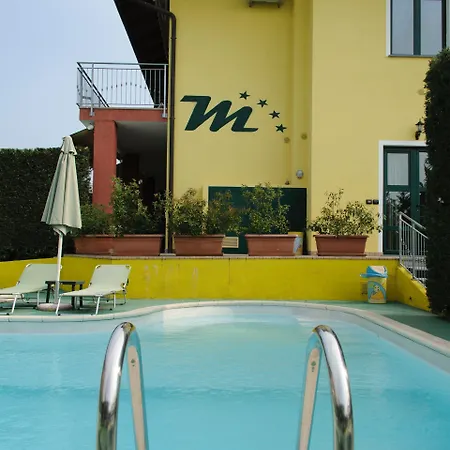 S Hotel apartamentowy Front